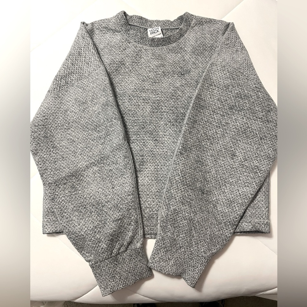 Nike therma-fit crew neck size small NWT